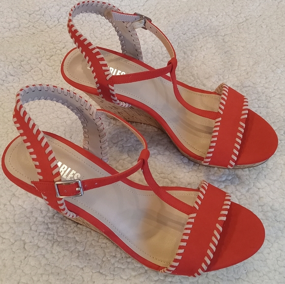 Charles By Charles David Suede Red Faux Cork Wedge T-Strap Sandal | Size: 9.5M - Picture 2 of 14